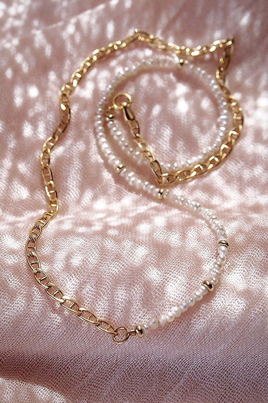 ASYMMETRICAL PEARL GOLD CHAIN NECKLACE - ALOHILOHI