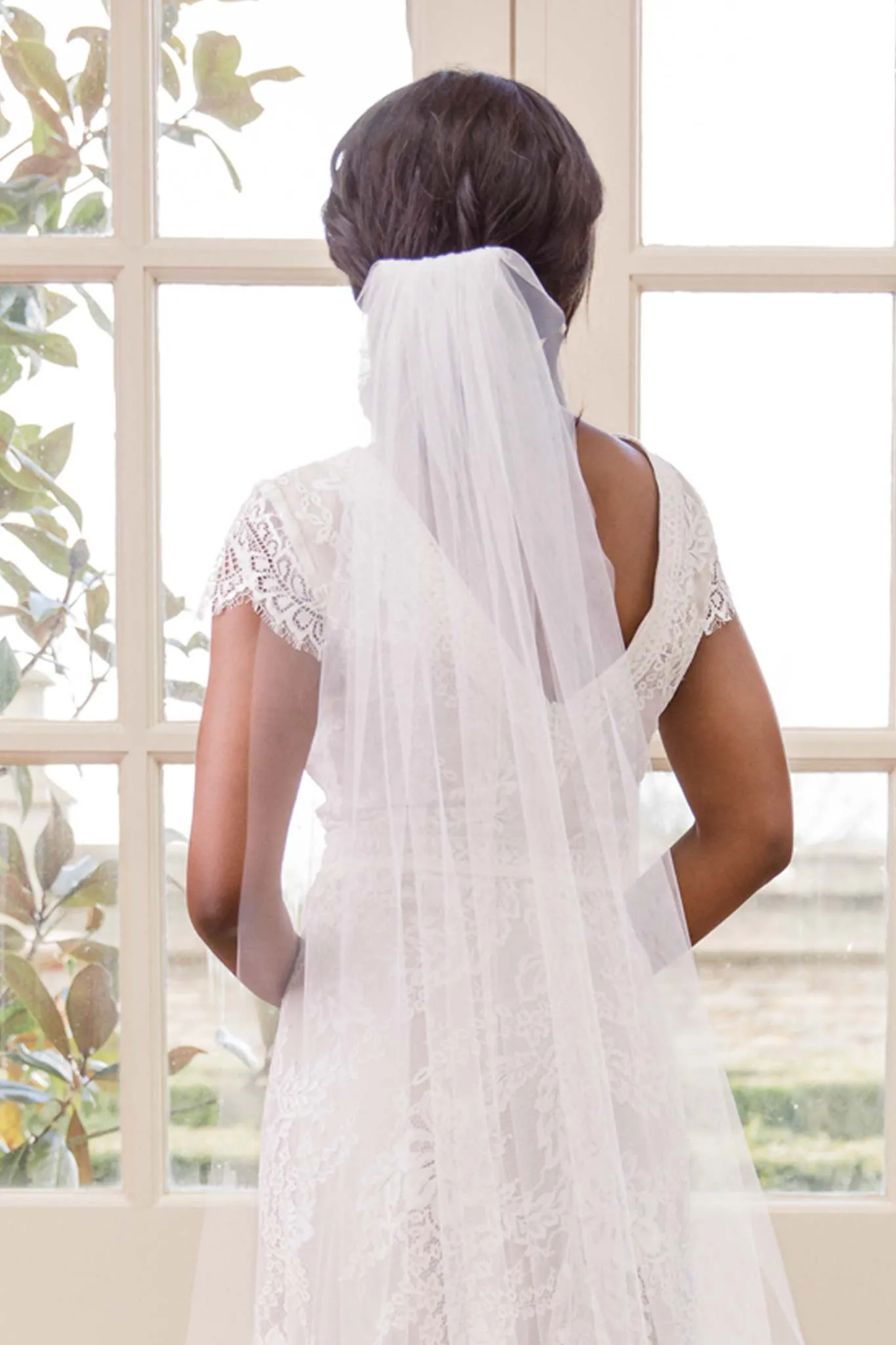 Cascade comb single tier cut edge veil - 'Calypso'