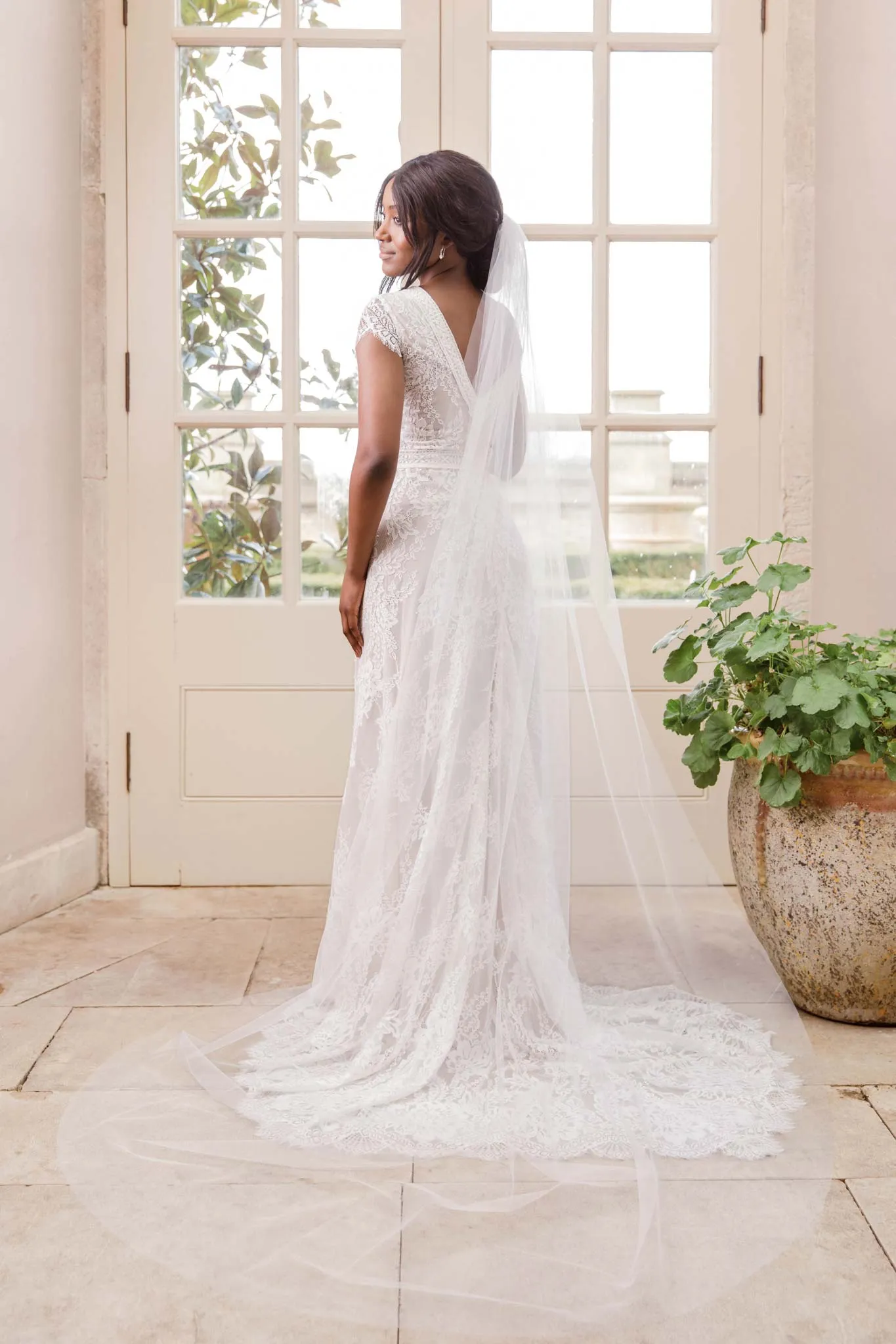 Cascade comb single tier cut edge veil - 'Calypso'