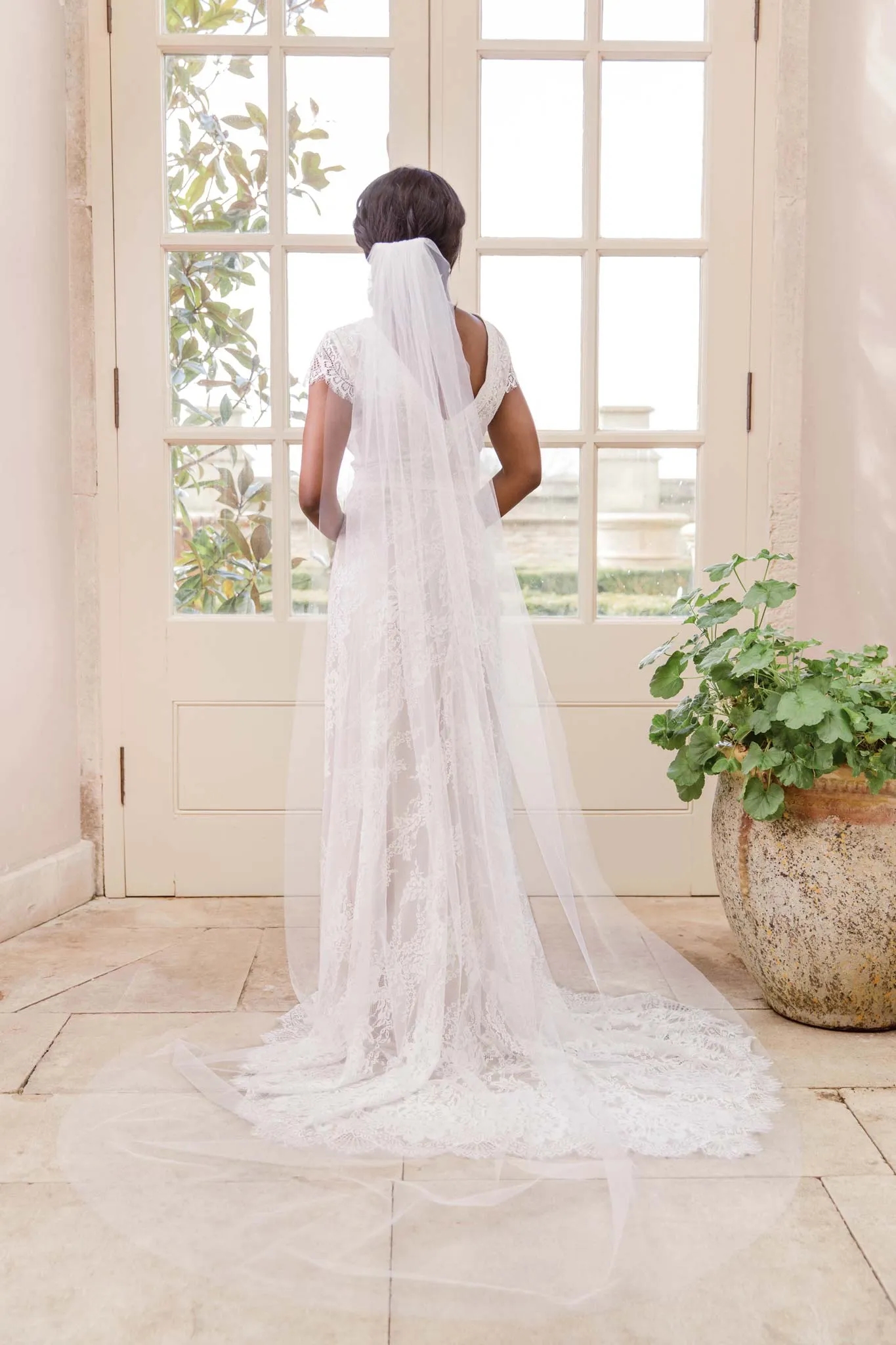 Cascade comb single tier cut edge veil - 'Calypso'