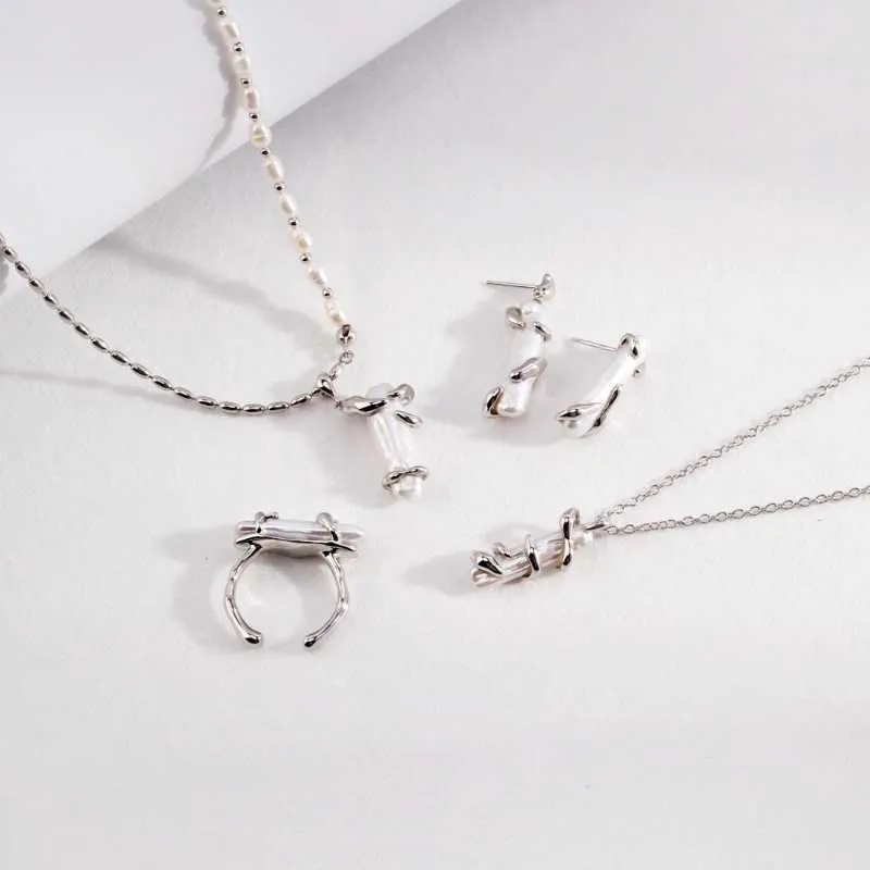 Cuboi Baroque Pearl Choker Necklace