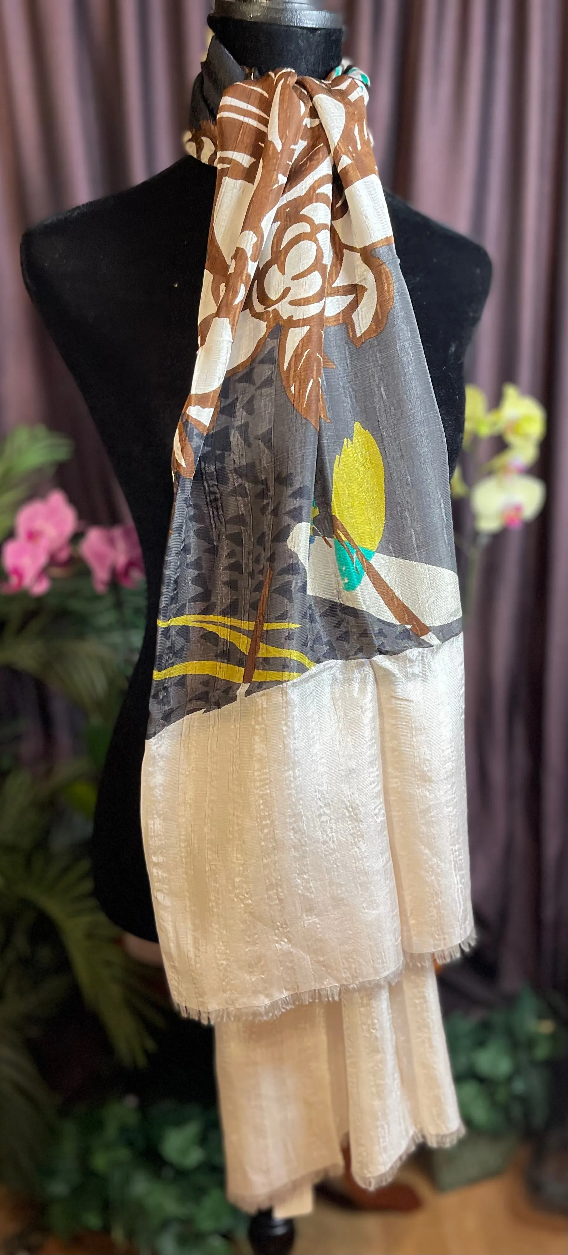 Designer, Vintage large oblong Etro Spa Italian silk scarf