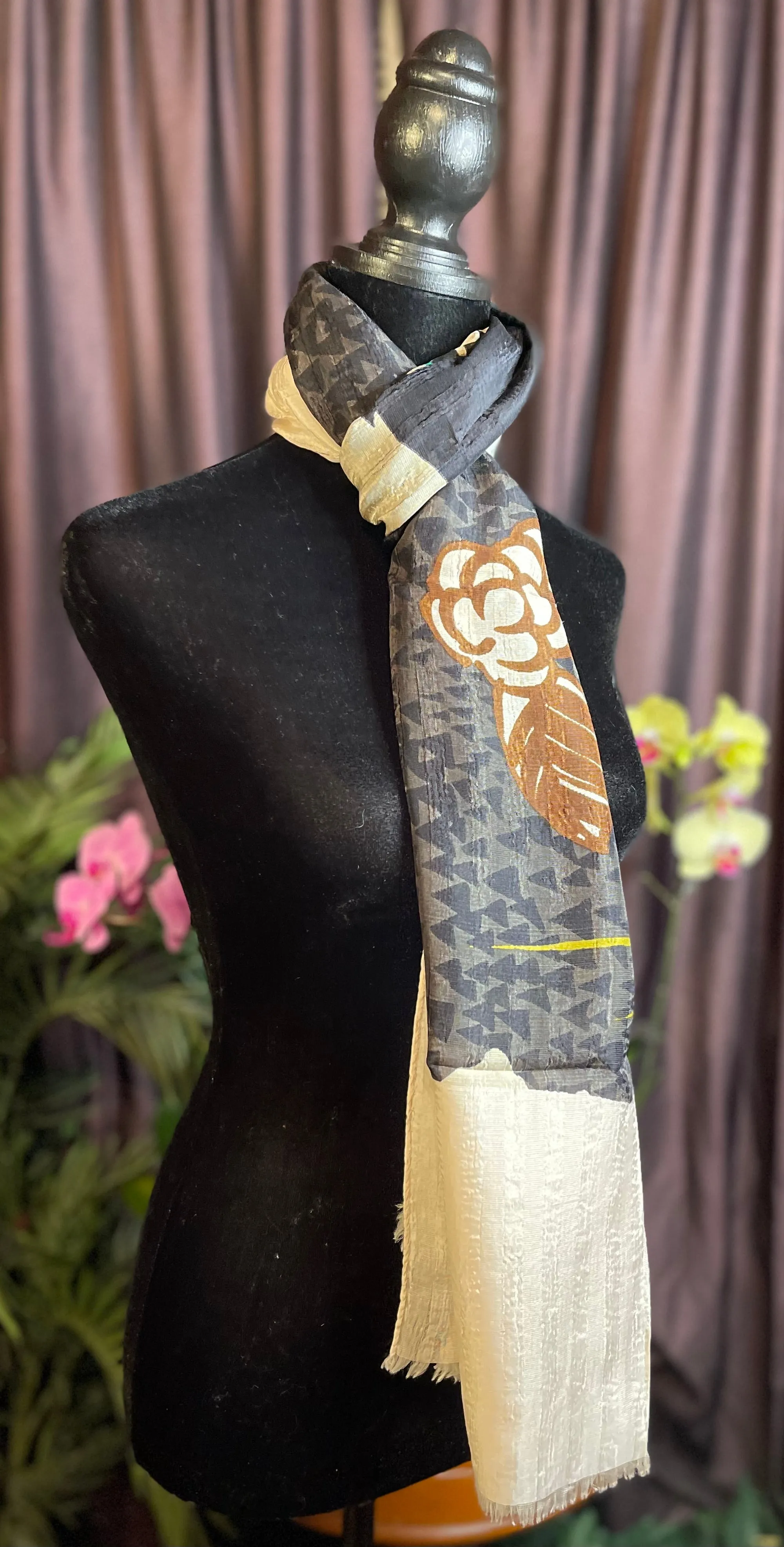 Designer, Vintage large oblong Etro Spa Italian silk scarf