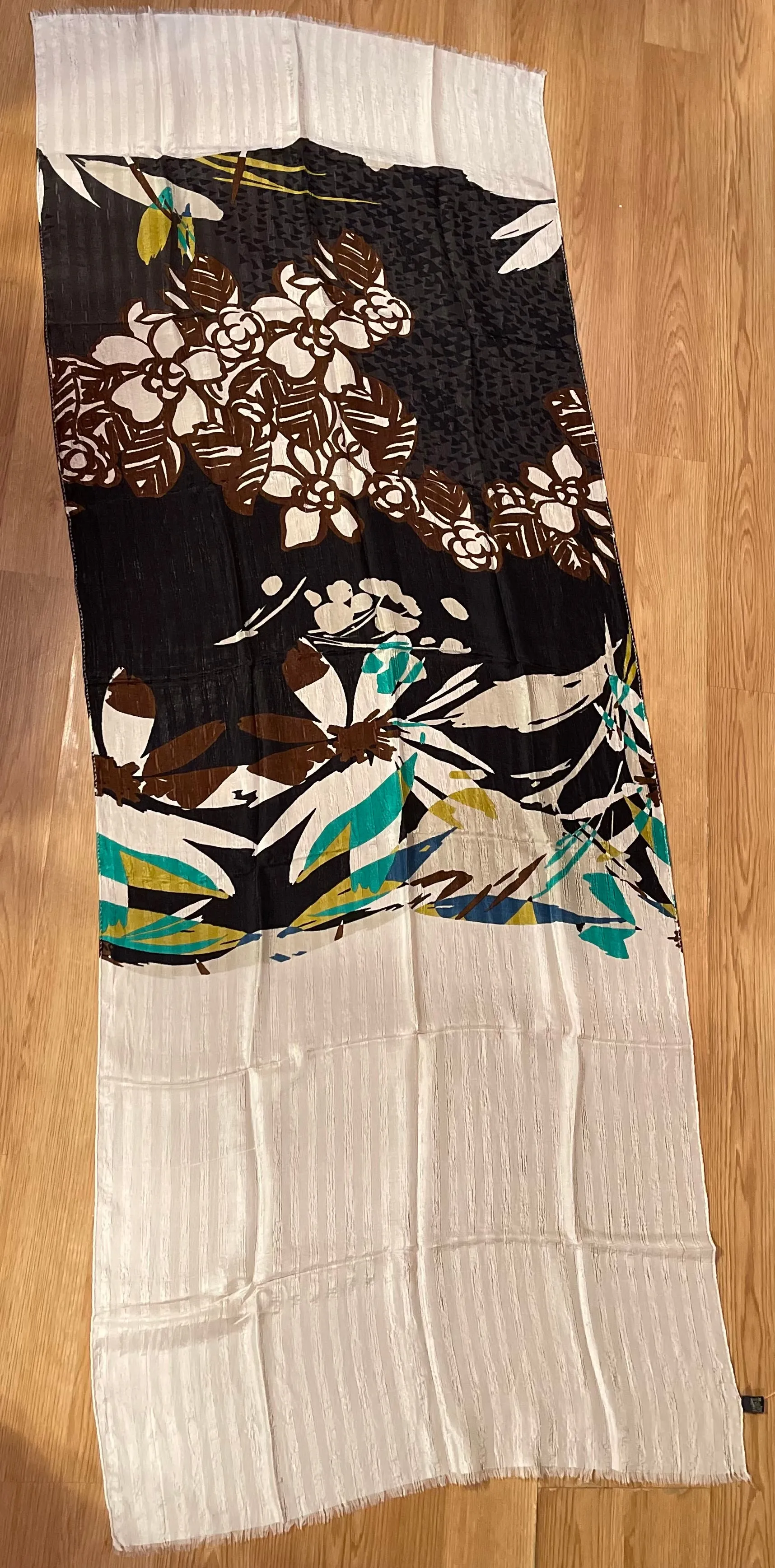 Designer, Vintage large oblong Etro Spa Italian silk scarf