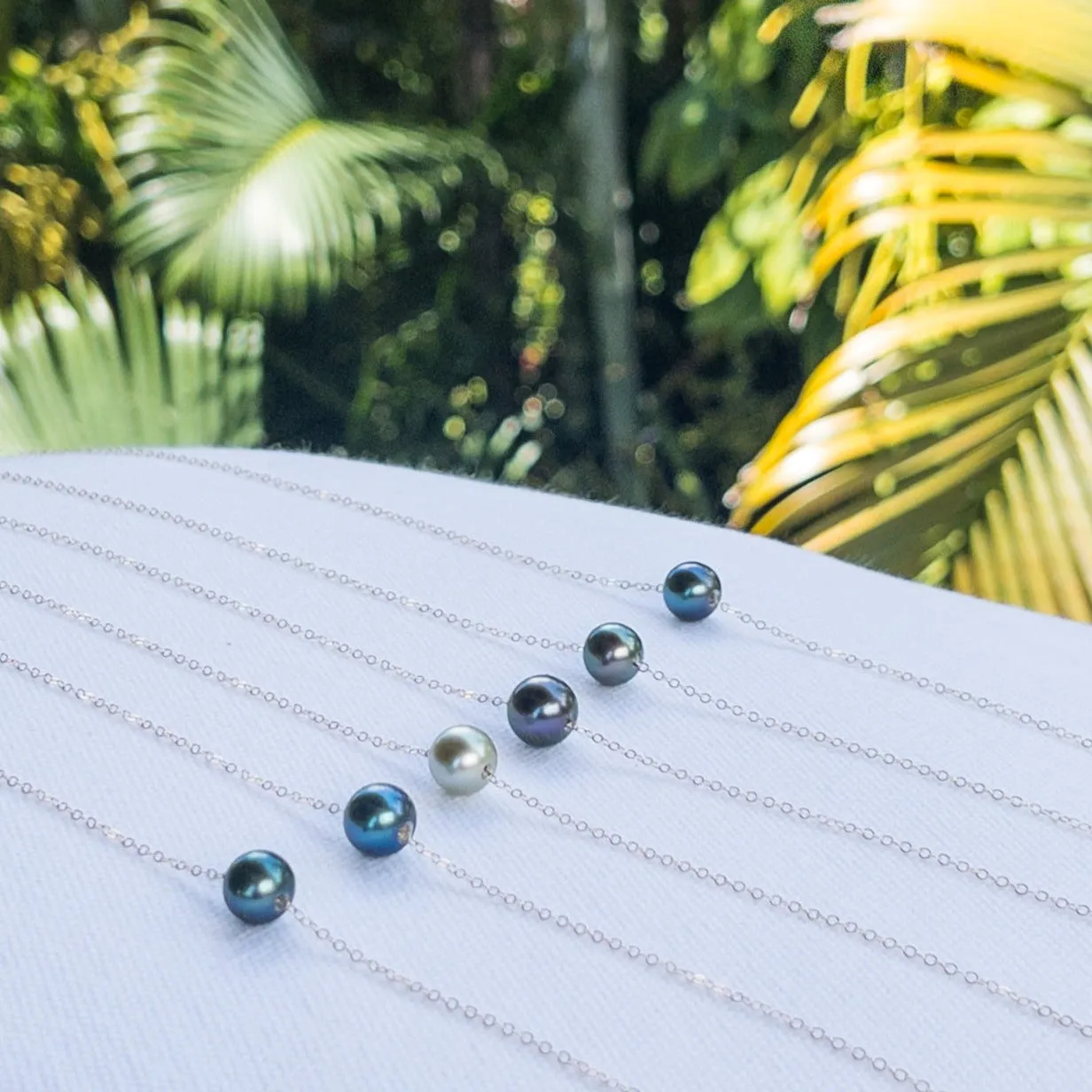 FINE 14K Gold Tahitian Pearl Floating necklace