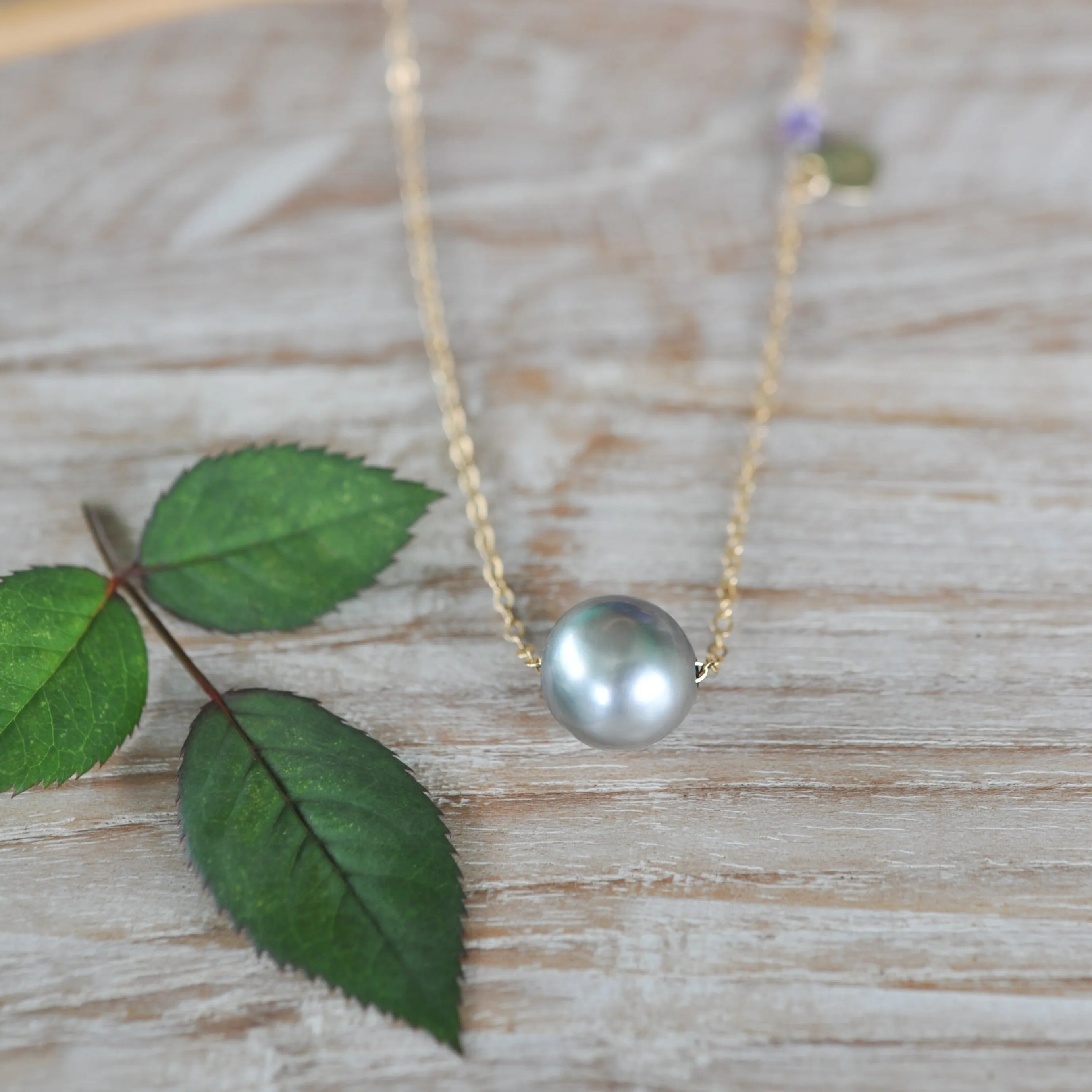 FINE 14K Gold Tahitian Pearl Floating necklace
