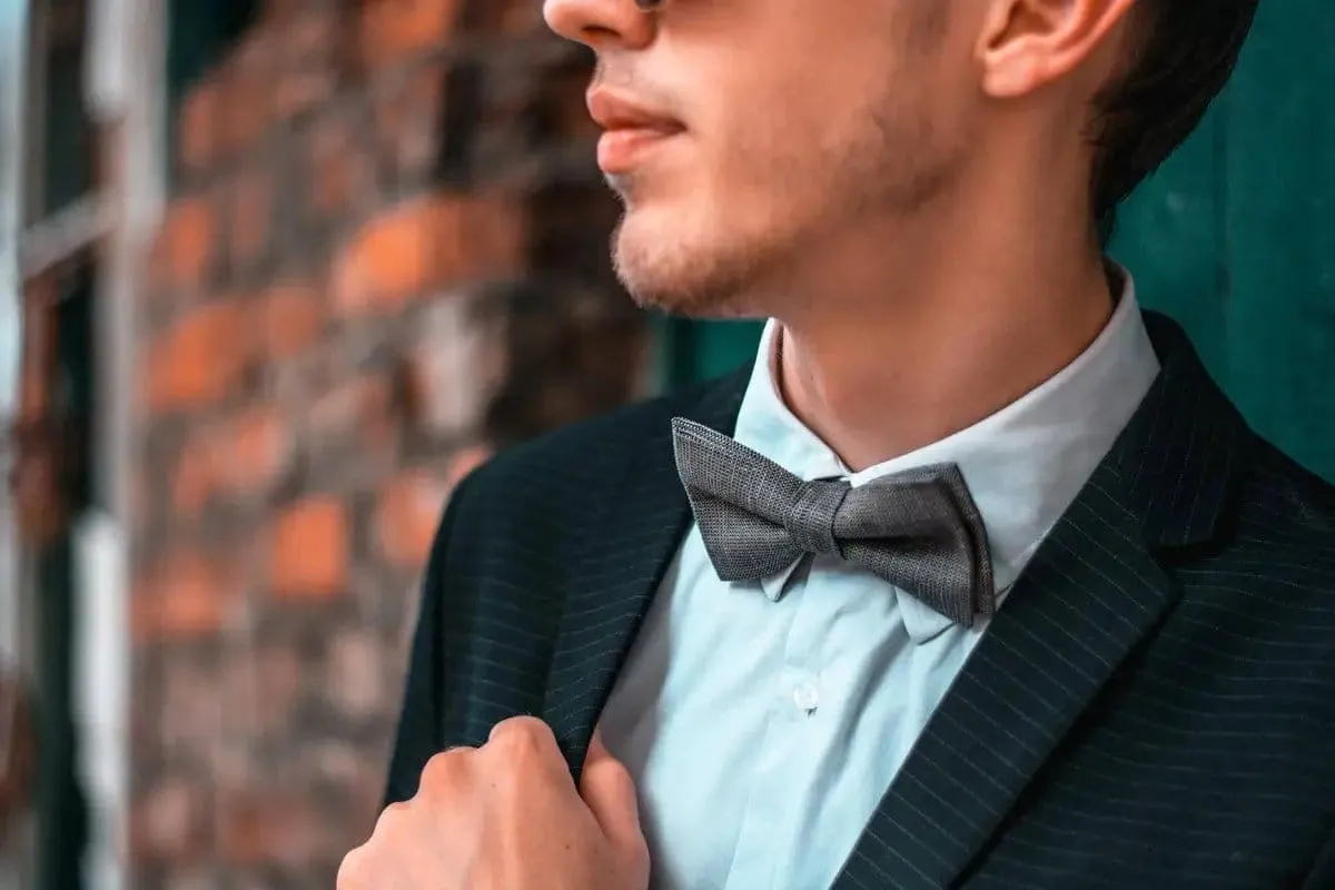 Pale Purple Linen Bow Tie - Elegant Accessory for Men's Formal Wear