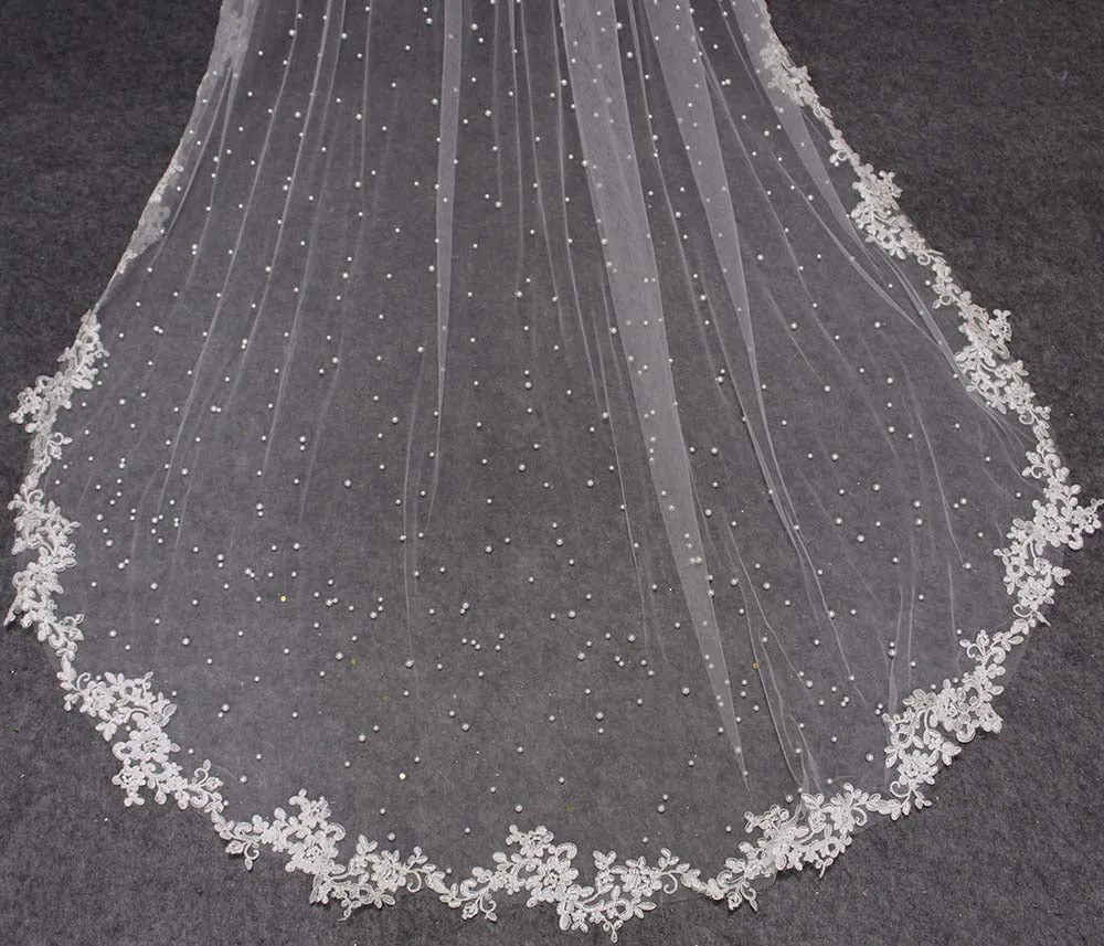 Romantic  Pearl Beaded Lace Edge Bridal Wedding Veil with Hair Comb