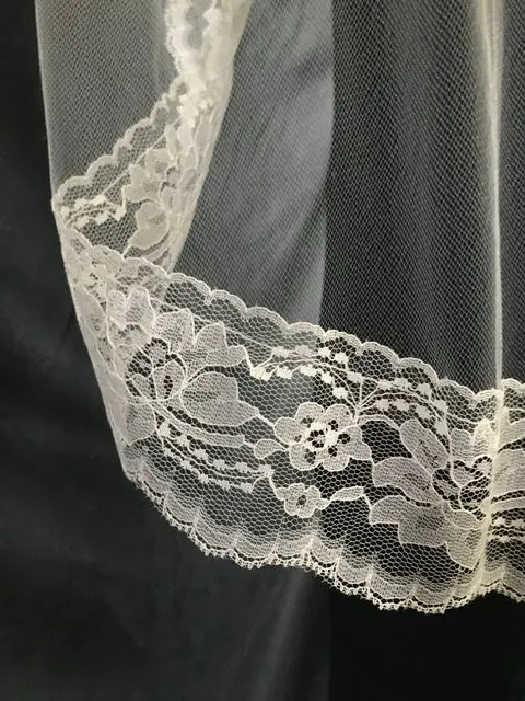 Veil 130misc: Light Ivory Fingertip Veils with Lace Trim