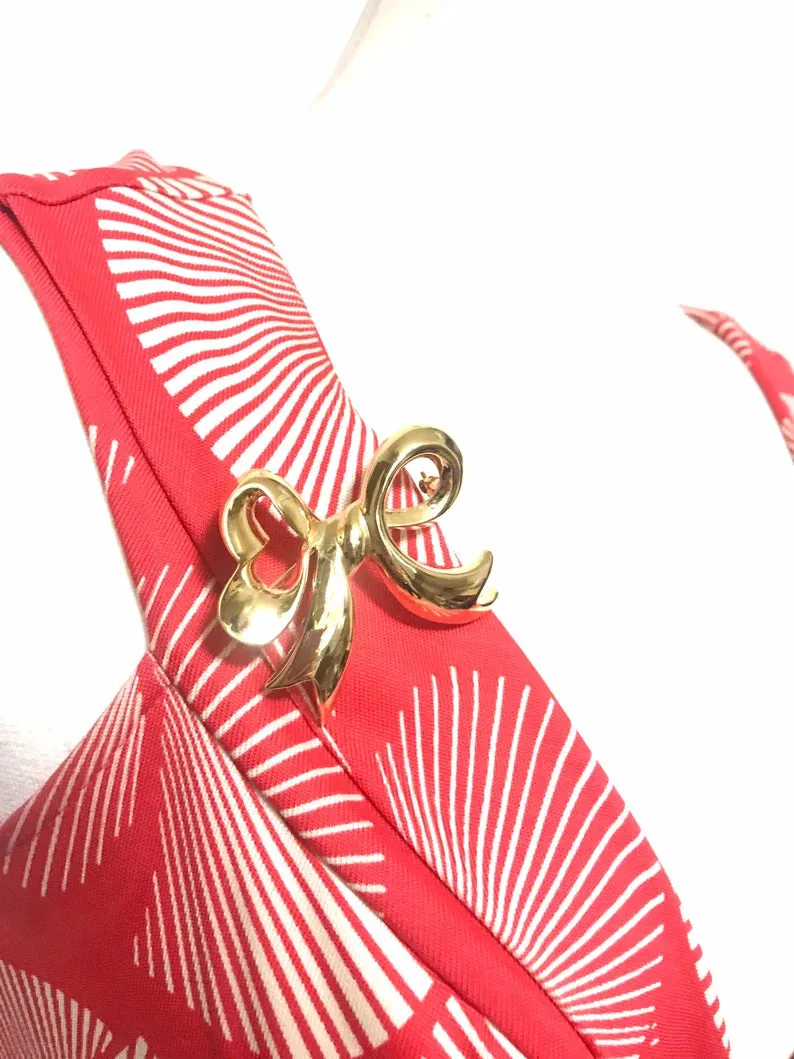 Vintage Nina Ricci golden bow brooch. Must have vintage jewelry piece back in the old era. 0406101