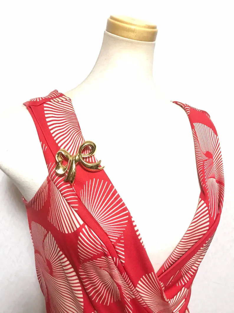 Vintage Nina Ricci golden bow brooch. Must have vintage jewelry piece back in the old era. 0406101