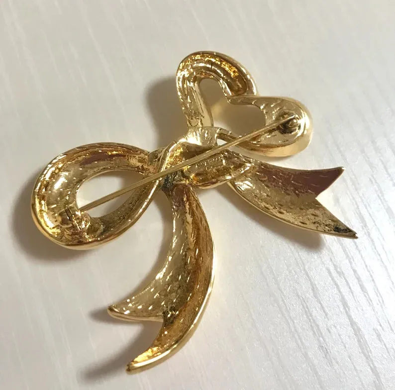 Vintage Nina Ricci golden bow brooch. Must have vintage jewelry piece back in the old era. 0406101