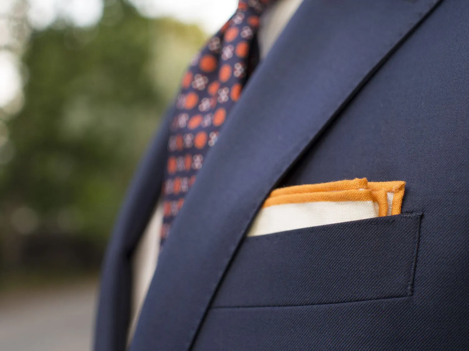 White / British Tan Stitched Pocket Square - [2017 Spring]